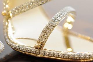 158,000 € için al ayakkabı